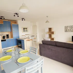 70 M2 Avec Balcons Et Parking Appartement